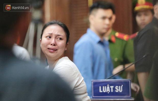 ẢNH: Nữ bị cáo duy nhất bị đề nghị án tử hình bật khóc nức nở, ông trùm ma túy Văn Kính Dương tươi cười rời tòa-2