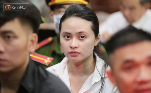 ẢNH: Nữ bị cáo duy nhất bị đề nghị án tử hình bật khóc nức nở, ông trùm ma túy Văn Kính Dương tươi cười rời tòa-11