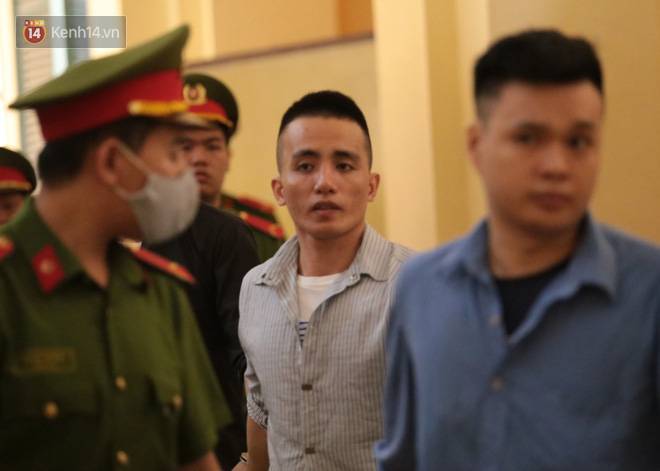 ẢNH: Nữ bị cáo duy nhất bị đề nghị án tử hình bật khóc nức nở, ông trùm ma túy Văn Kính Dương tươi cười rời tòa-7