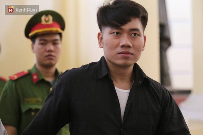 ẢNH: Nữ bị cáo duy nhất bị đề nghị án tử hình bật khóc nức nở, ông trùm ma túy Văn Kính Dương tươi cười rời tòa-8