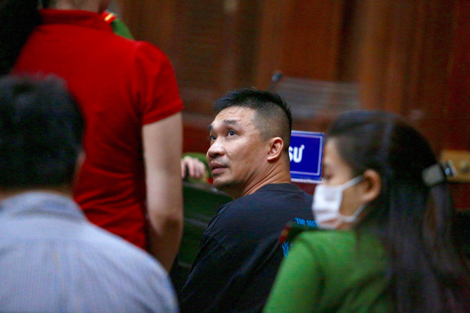 Hot girl Ngọc Miu nước mắt lưng tròng ngồi trong xe bít bùng sau khi bị đề nghị 16 năm tù-7