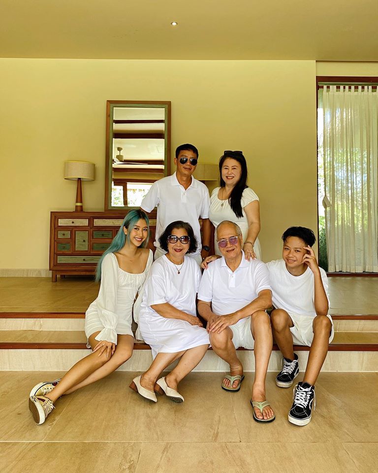 Khoe ảnh du lịch cùng gia đình, ngoại hình bố ruột Quỳnh Anh Shyn chiếm spotlight-2