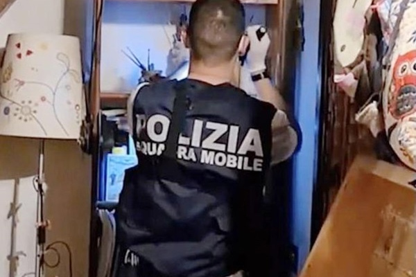 Vụ tự tử tập thể rúng động: 39 người cùng uống thuốc độc ra đi vì niềm tin mù quáng, hình ảnh hiện trường gây ám ảnh nhân loại-7