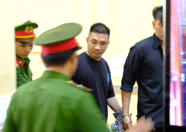 Diễn biến bất ngờ phiên xét xử trùm ma túy Văn Kính Dương và hot girl Ngọc Miu: Luật sư phản bác gay gắt, yêu cầu VKS trả hồ sơ điều tra lại-1