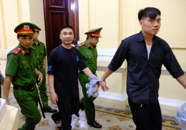 Diễn biến bất ngờ phiên xét xử trùm ma túy Văn Kính Dương và hot girl Ngọc Miu: Luật sư phản bác gay gắt, yêu cầu VKS trả hồ sơ điều tra lại-2