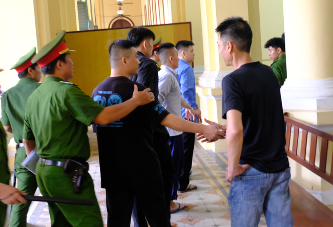 Diễn biến bất ngờ phiên xét xử trùm ma túy Văn Kính Dương và hot girl Ngọc Miu: Luật sư phản bác gay gắt, yêu cầu VKS trả hồ sơ điều tra lại-9