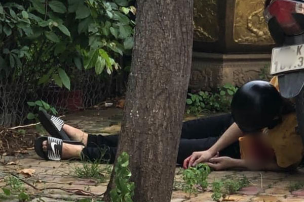 Vướng vào dây cáp thòng xuống đường, nam thanh niên chạy xe máy bị cắt ngang cổ nguy kịch-7