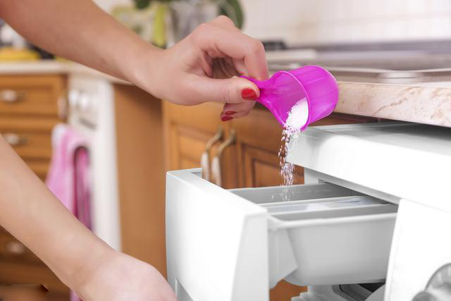 Nên chọn bột giặt hay nước giặt thì tốt và an toàn hơn?-1