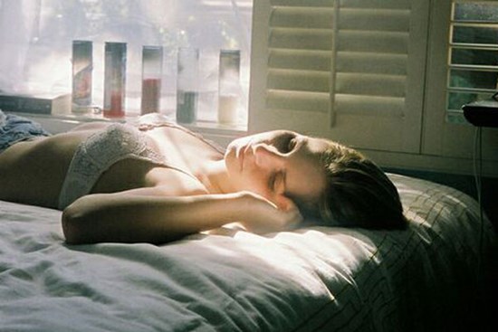 Nhịn đói đi ngủ không hề giúp bạn giảm cân mà trái lại còn gây tăng cân trầm trọng