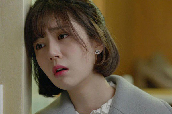 Thấy bạn gái phải rửa núi” bát đĩa ngày ra mắt, hai người đàn ông làm một hành động tưởng ga lăng nhưng lại bị ném đá ầm ầm-4