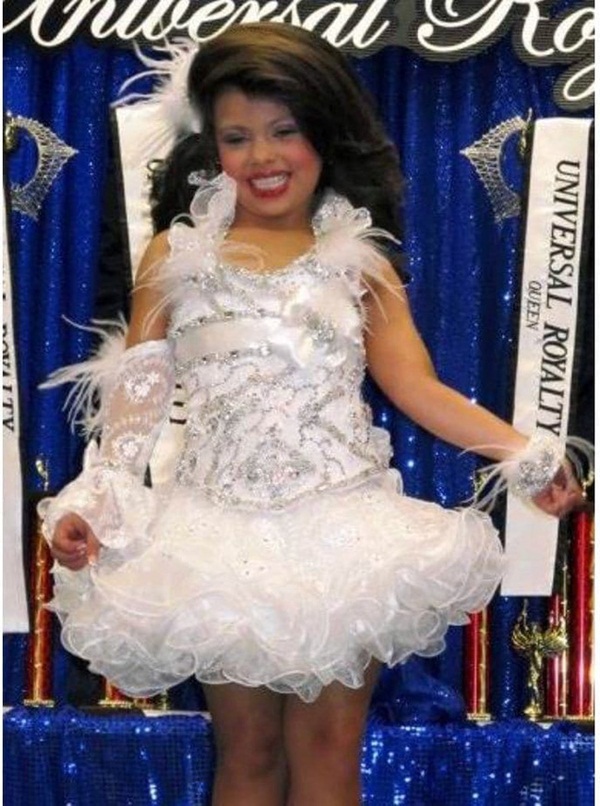 Hoa hậu nhí từng gây sốc với thái độ ngang bướng, mẹ không thể dạy dỗ nổi giờ đây có cuộc sống thay đổi đáng kinh ngạc-1