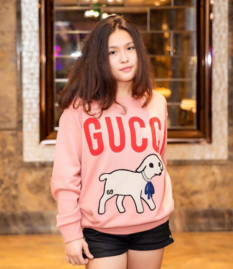 Con gái út của Phượng Chanel từng bế trên tay một em bé như ngầm thông báo việc mẹ đã sinh thêm em mà không ai hay biết?-2