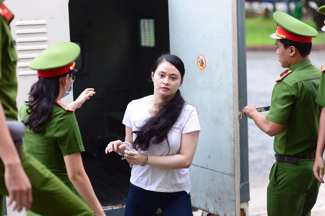 Các bị cáo vụ Văn Kính Dương bật khóc: Nếu con có chịu mức án cao nhất, vẫn xin mẹ đừng quá đau lòng-7