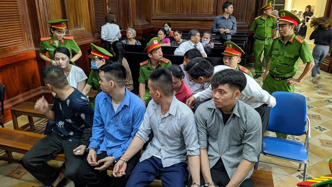 Các bị cáo vụ Văn Kính Dương bật khóc: Nếu con có chịu mức án cao nhất, vẫn xin mẹ đừng quá đau lòng-4