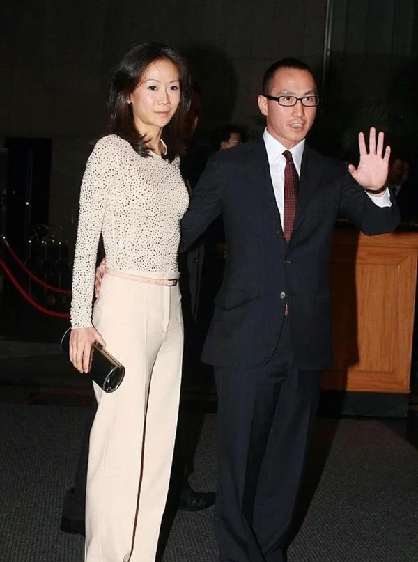 Con dâu đặc biệt nhất của Vua sòng bài Macau: Xuất thân cao quý, đánh bật những con dâu khác trong gia tộc bởi các mối quan hệ ít ai ngờ-2