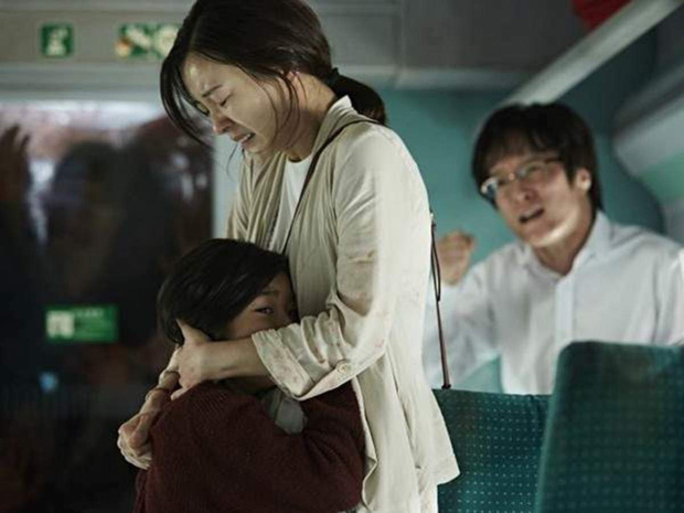 6 giả thuyết rợn người ở bom tấn Train To Busan 2: Con gái Gong Yoo vẫn còn sống, zombie sắp xâm chiếm cả thế giới rồi?-5