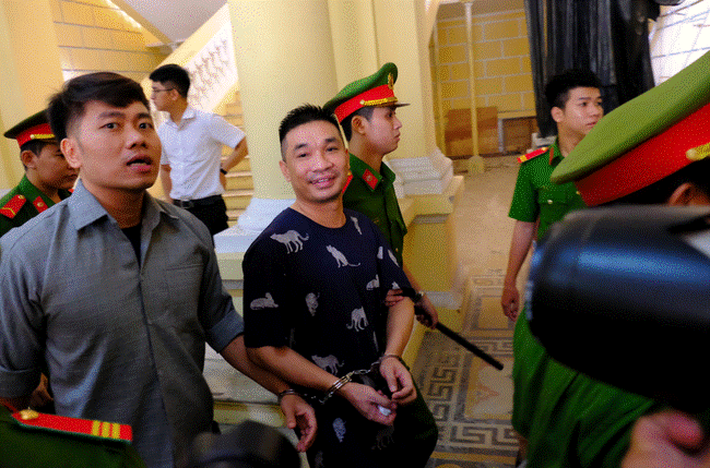 Văn Kính Dương xin lỗi người tình và con sắp thi đại học, hot girl Ngọc Miu nói lời sau cùng trong nước mắt-1