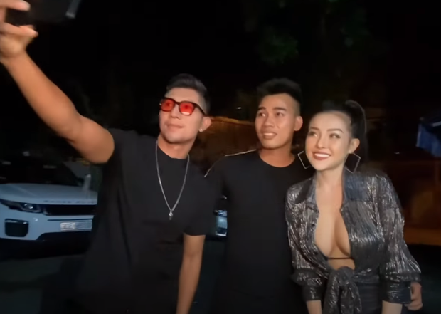 Lương Bằng Quang lên tiếng về loạt hình ảnh mặc như không mặc của Ngân 98: Thì ra có ẩn tình?-3