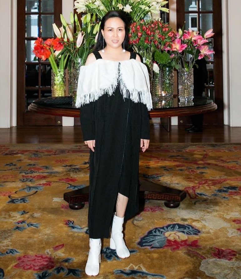 Cuối năm 2019 Phượng Chanel toàn diện đồ rộng thùng thình, vài bộ bị chê nhưng thực chất đây lại là chiêu giấu bụng cao tay của nữ đại gia-3