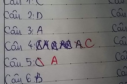 Có 4 đáp án trong câu hỏi trắc nghiệm nhưng trả lời mãi vẫn sai, nhìn vết tích trên giấy đủ hiểu học sinh này muốn 