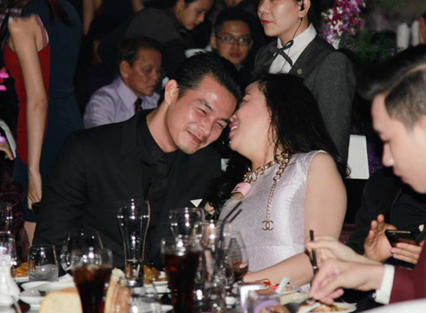 Ý nghĩa đằng sau hình xăm Phượng Chanel cực lớn giữa ngực gây xôn xao dư luận của Quách Ngọc Ngoan-4