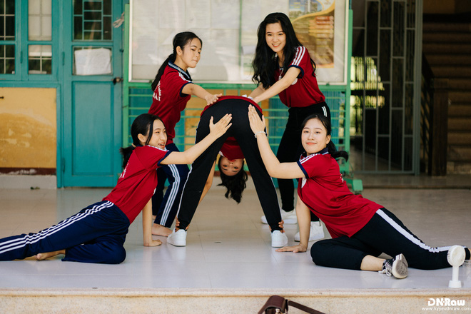 Chụp kỷ yếu ngay giờ thể dục, ý tưởng 0 đồng mà cho ra đời bộ ảnh ra gì và này nọ phết-10