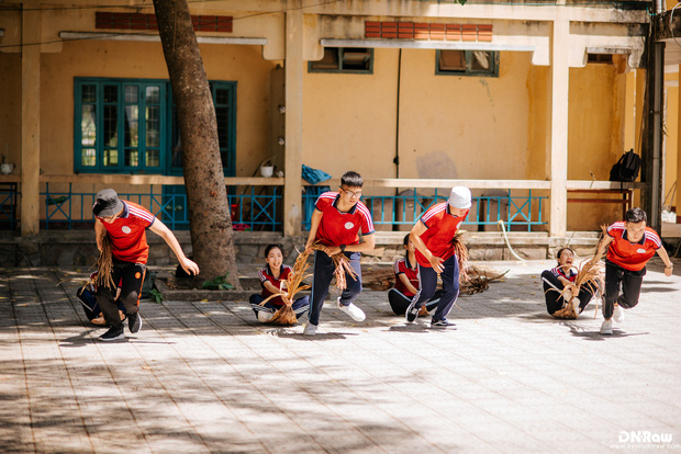 Chụp kỷ yếu ngay giờ thể dục, ý tưởng 0 đồng mà cho ra đời bộ ảnh ra gì và này nọ phết-2