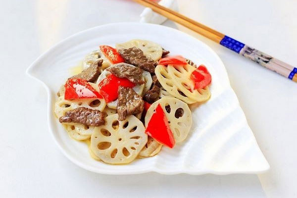 Bóp kem đánh răng lên miệng vòi hoa sen, tác dụng thần kì mà không phải ai cũng biết-5