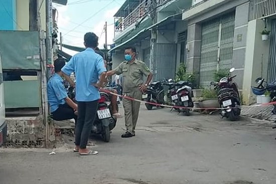 Người phụ nữ tử vong trong tư thế bịt kín mặt bằng bao nylon, tay bị trói ở Sài Gòn