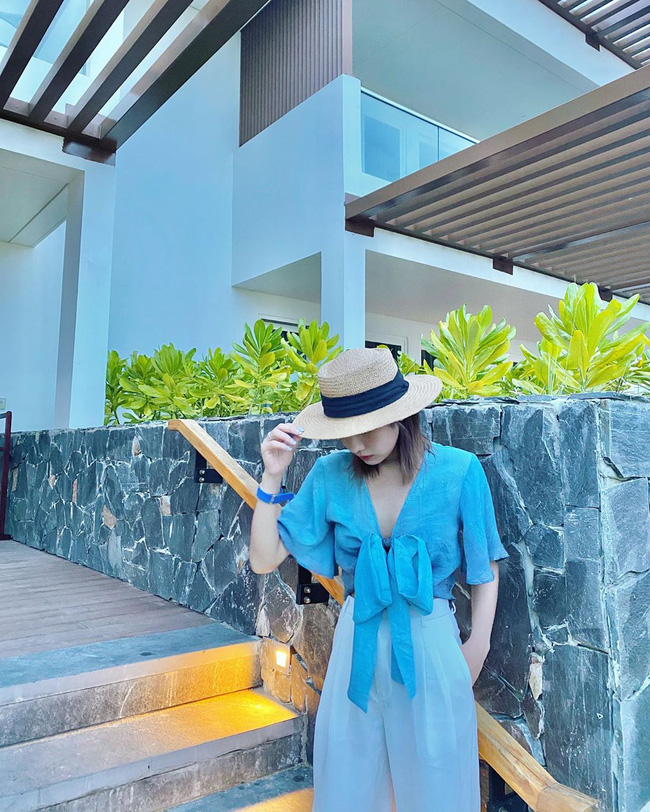 Style du lịch của các hot mom chính là kho ý tưởng giúp bạn mặc đẹp không sót ngày nào khi đi chơi xa, lên hình siêu lung linh-10