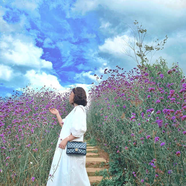 Style du lịch của các hot mom chính là kho ý tưởng giúp bạn mặc đẹp không sót ngày nào khi đi chơi xa, lên hình siêu lung linh-15