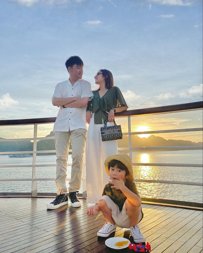 Style du lịch của các hot mom chính là kho ý tưởng giúp bạn mặc đẹp không sót ngày nào khi đi chơi xa, lên hình siêu lung linh-9