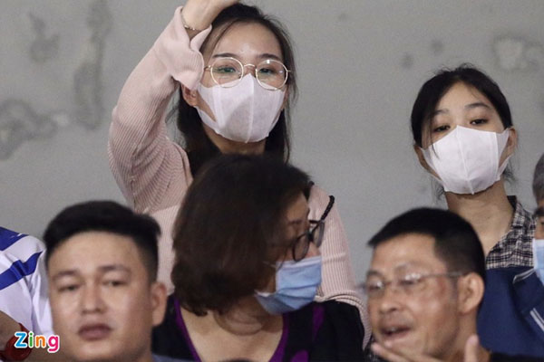 Công Phượng bị bắt đi chợ, trở về phiên bản tay xách nách mang-2