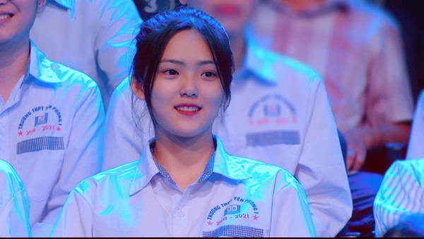 Dàn nữ sinh Olympia gây ồn ào trên MXH: Người là hot girl ống nghiệm, người tạo tranh cãi vì múa quạt theo Khá Bảnh-6