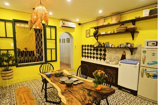 Căn hộ tập thể màu vàng sắc nắng mang vẻ hoài cổ ấn tượng ở quận Hoàn Kiếm, Hà Nội