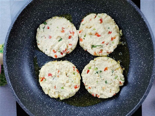 Con dâu mua đậu phụ về bóp nát khiến mẹ chồng khó hiểu, khi ăn rồi mới biết lý do-2