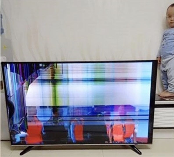 Rửa bát xong thấy con trai đang đứng ngẩn người, mẹ nhìn xuống sàn nhà bỗng thấy tan nát cõi lòng-3