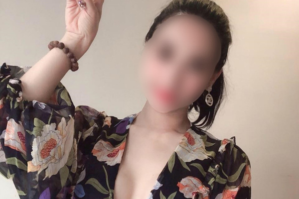 Để con rúc đầu vào váy khi thử đồ, chạm phần nhạy cảm, mẹ trẻ khiến dân mạng bức xúc-8