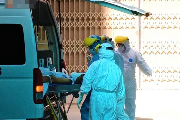 Ekip bác sĩ Bệnh viện Chợ Rẫy tức tốc ra Đà Nẵng hỗ trợ điều trị cho bệnh nhân 416 nhiễm COVID-19-3