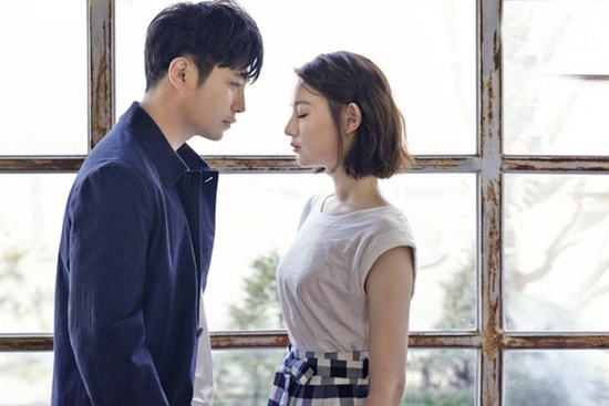 Nửa đêm chồng về nhà với khuôn mặt giàn giụa nước mắt, tôi hỏi thăm thì anh lẩm bẩm một câu khiến tôi hoảng loạn