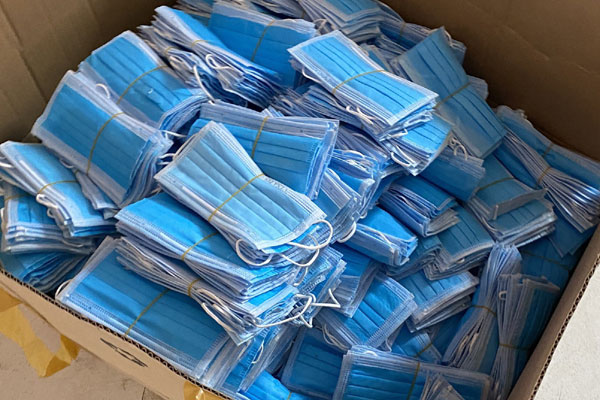 Khẩu trang y tế tăng giá, khách mua cầm chừng-8