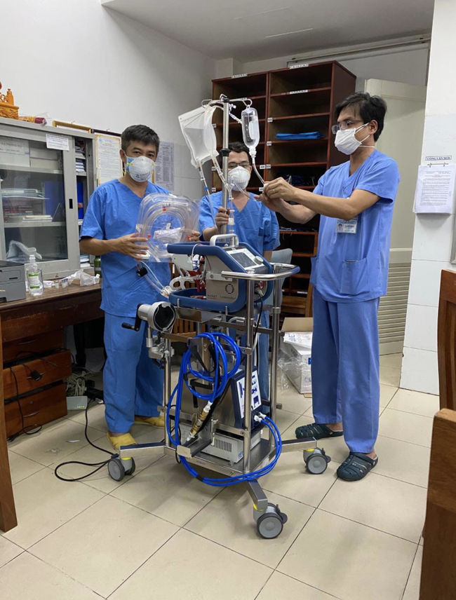 Ekip bác sĩ Bệnh viện Chợ Rẫy tức tốc ra Đà Nẵng hỗ trợ điều trị cho bệnh nhân 416 nhiễm COVID-19-2