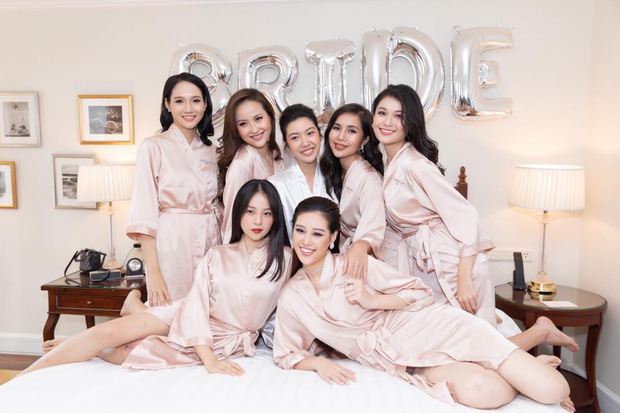 Cận cảnh dàn phù dâu, phù rể trong đám cưới của Thúy Vân: Toàn gương mặt hot đẹp rạng rỡ, Hoa hậu Khánh Vân gây chú ý-1