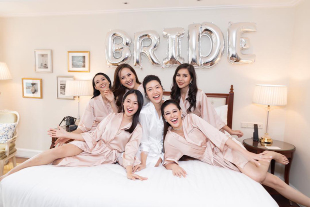 Cận cảnh dàn phù dâu, phù rể trong đám cưới của Thúy Vân: Toàn gương mặt hot đẹp rạng rỡ, Hoa hậu Khánh Vân gây chú ý-2