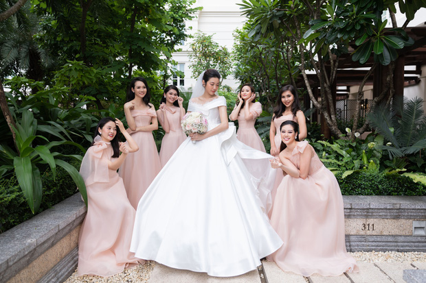 Cận cảnh dàn phù dâu, phù rể trong đám cưới của Thúy Vân: Toàn gương mặt hot đẹp rạng rỡ, Hoa hậu Khánh Vân gây chú ý-4