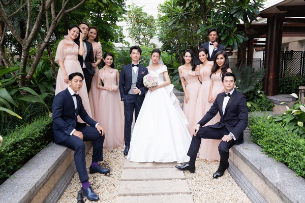 Đám cưới Á hậu Thúy Vân: Cô dâu chú rể đã xuất hiện, Hương Giang, Trương Ngọc Ánh và dàn sao quyền lực hội tụ-24