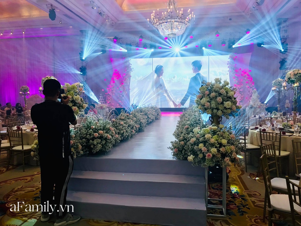 Đám cưới Á hậu Thúy Vân: Cô dâu chú rể đã xuất hiện, Hương Giang, Trương Ngọc Ánh và dàn sao quyền lực hội tụ-15