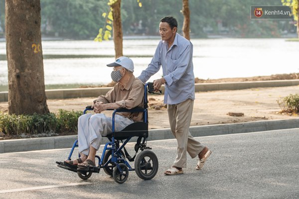 Người dân Sài Gòn và Hà Nội kích hoạt lại các biện pháp phòng chống dịch: Tuân thủ đeo khẩu trang nơi đông người-4