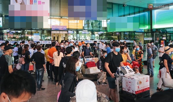 Người dân Sài Gòn và Hà Nội kích hoạt lại các biện pháp phòng chống dịch: Tuân thủ đeo khẩu trang nơi đông người-12