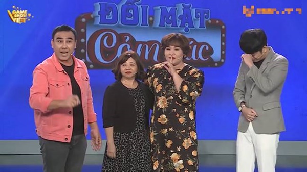 Nam MC quỳ gối van xin mẹ vì 30 tuổi vẫn bị bắt ngủ chung, Lê Hoàng giận dữ lao ra sân khấu mắng nặng lời-6